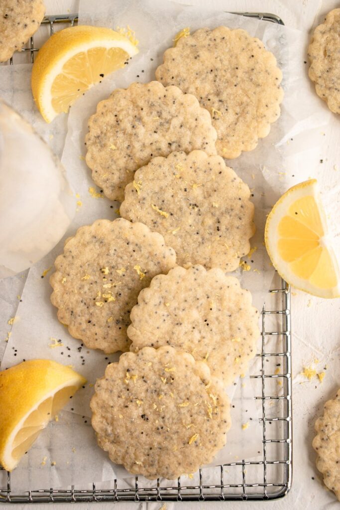 baked cookies with slices of lemon