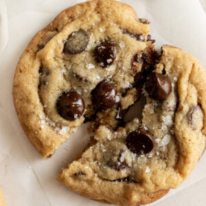 One Bowl Easy Thin and Chewy Chocolate Chip Cookies