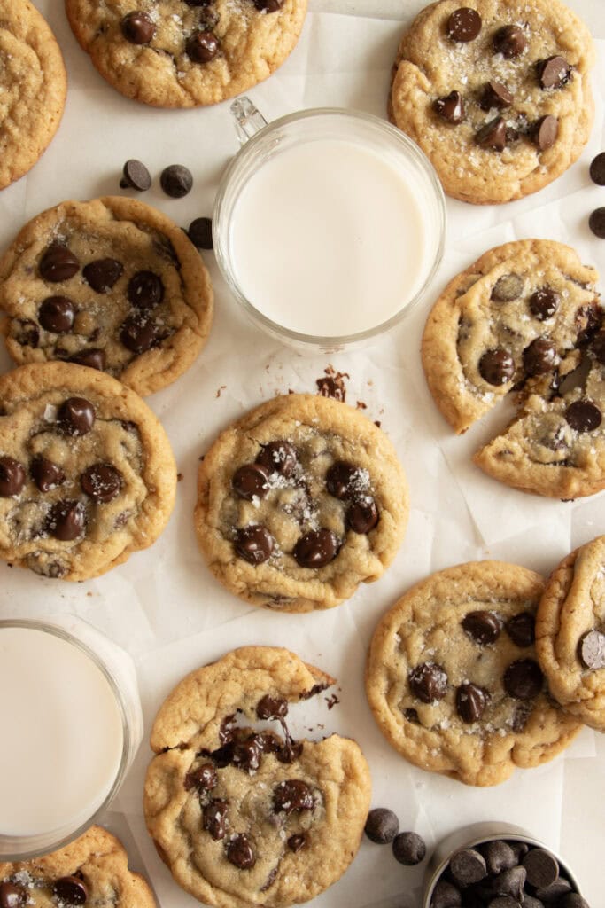 One Bowl Easy Thin and Chewy Chocolate Chip Cookies