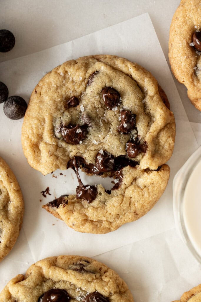 One Bowl Easy Thin and Chewy Chocolate Chip Cookies