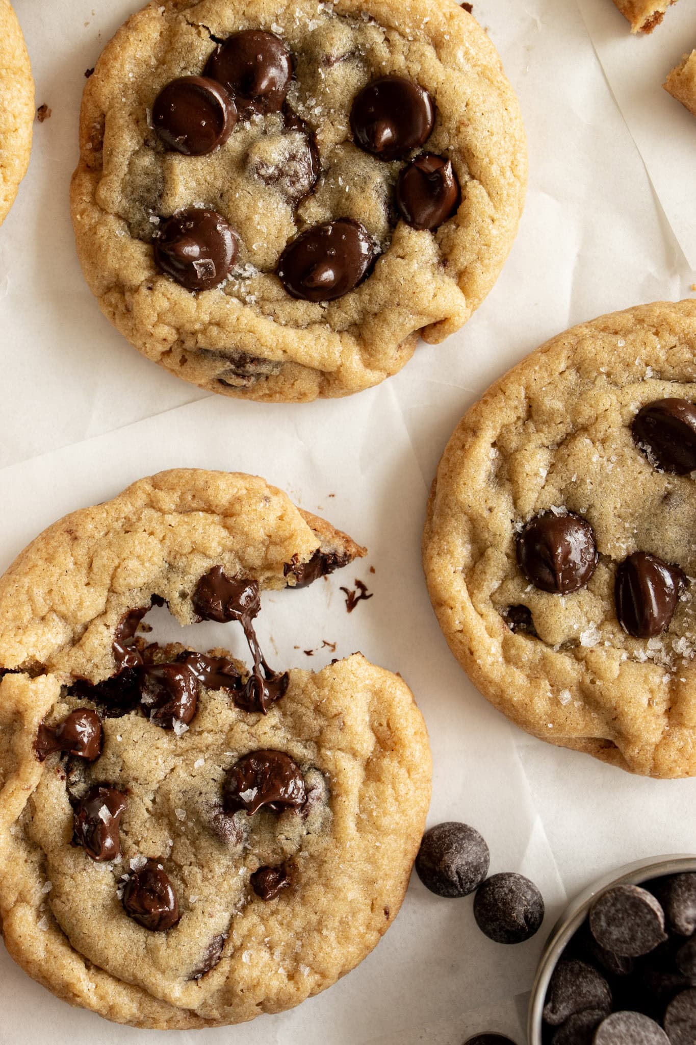 One Bowl Easy Thin and Chewy Chocolate Chip Cookies