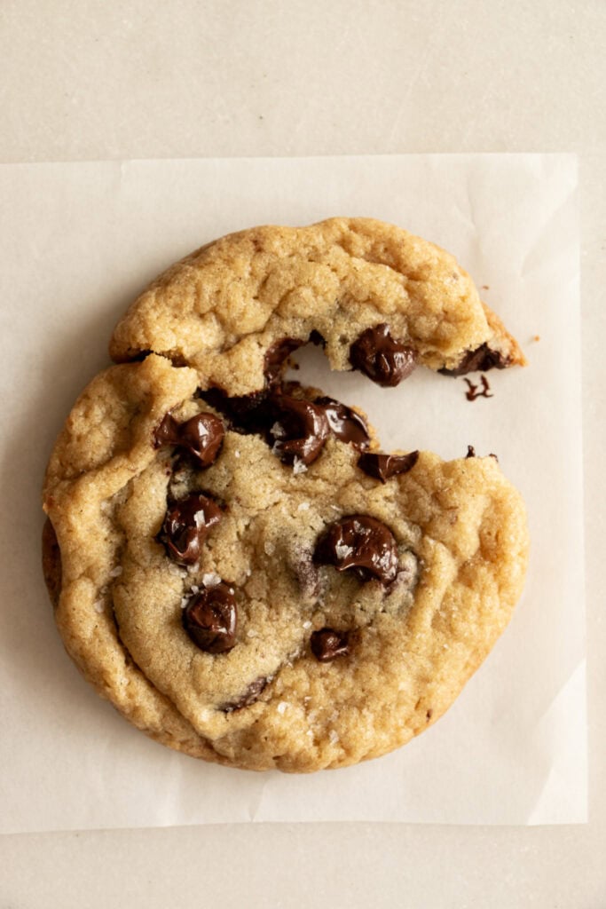 One Bowl Easy Thin and Chewy Chocolate Chip Cookies