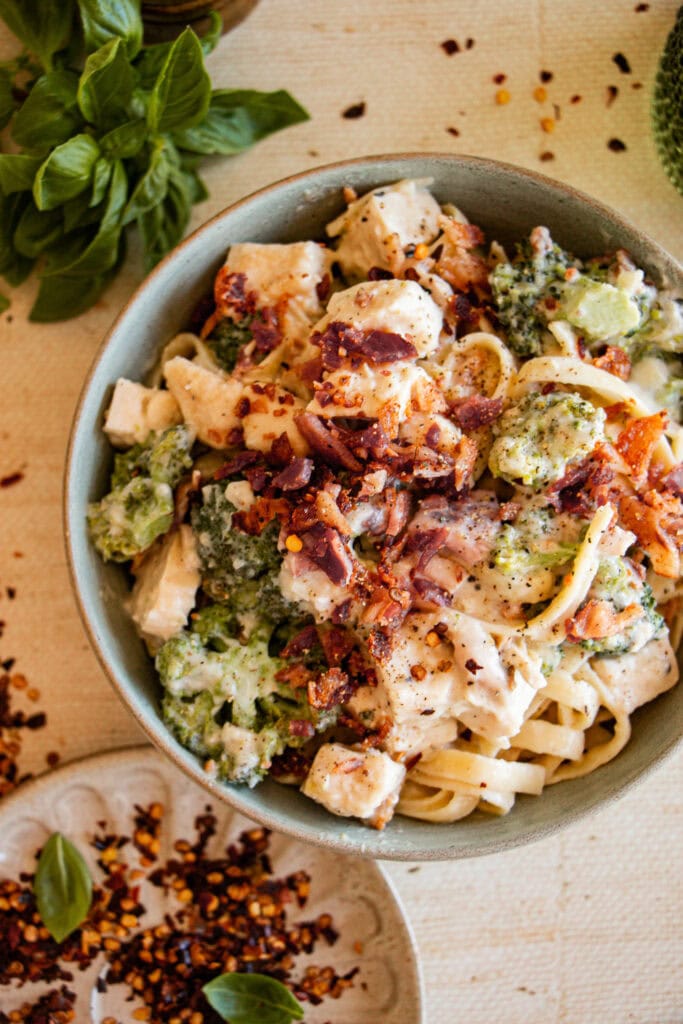 bowl of chicken alfredo pasta 