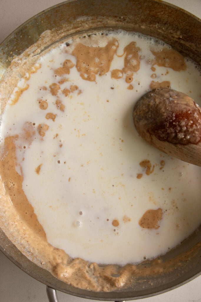 Mixing milk into the roux