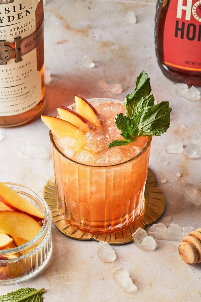 Peach whiskey smash