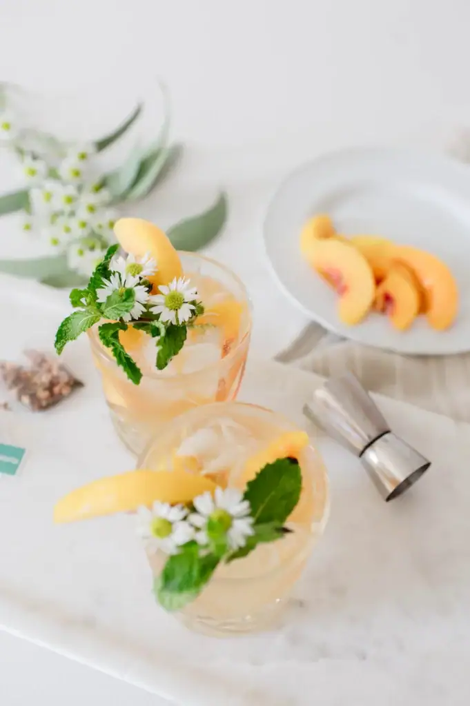 peach tea cocktail