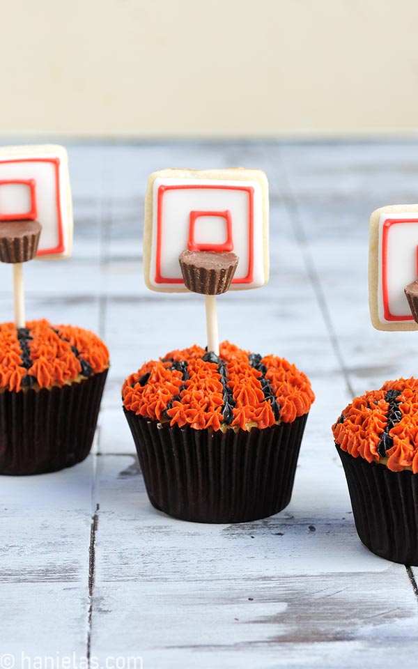 basketball cupcakes