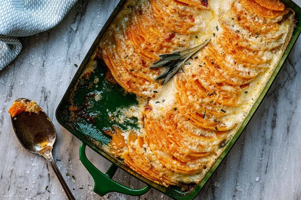 Squash au gratin in a pan