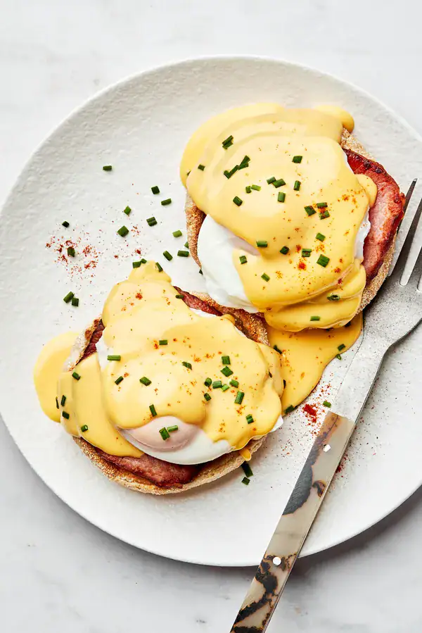 toasted English muffin with poached eggs 