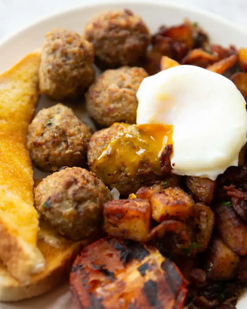 breakfast meatballs with eggs 