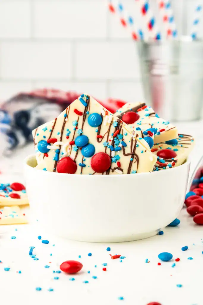 white chocolate bark with dark chocolate and m&ms