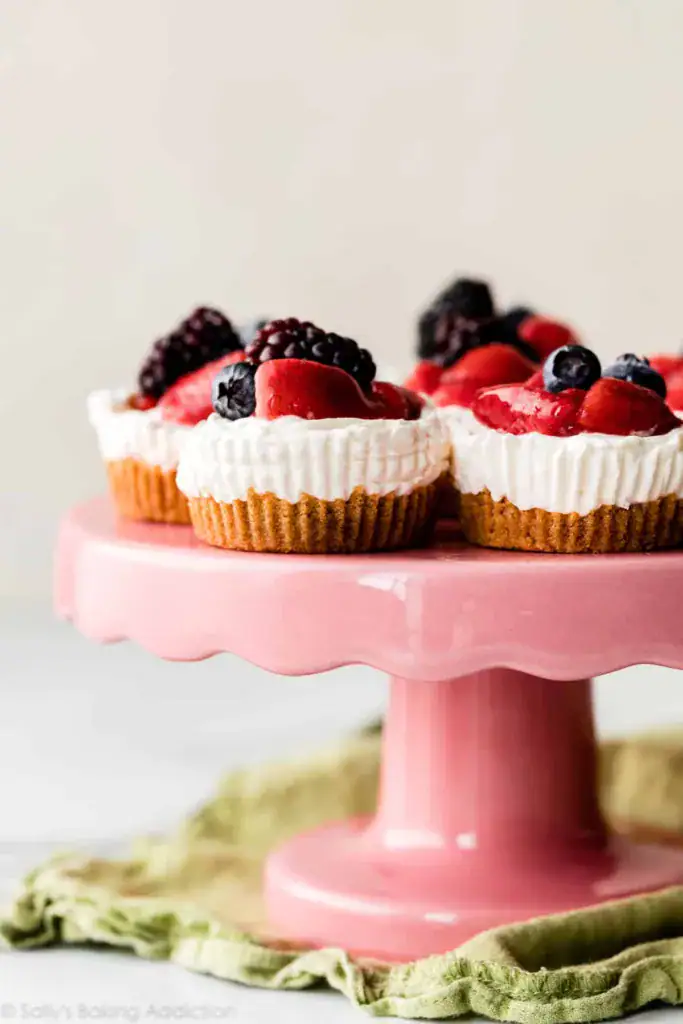 mini no-bake cheesecakes with berries