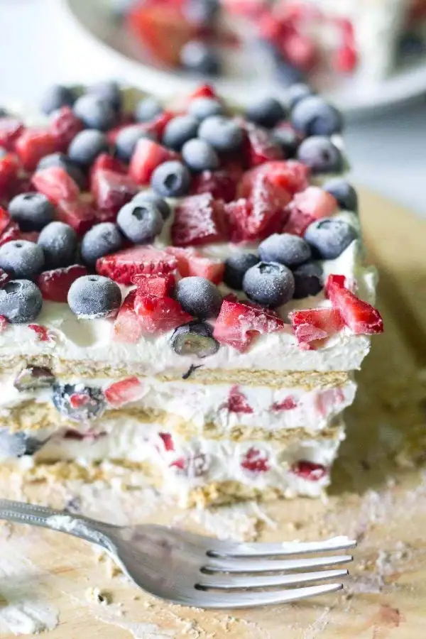 ice box cake with berries