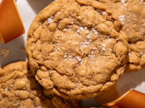 Oatmeal Gingerbread cookie with salt and velvet ribbon